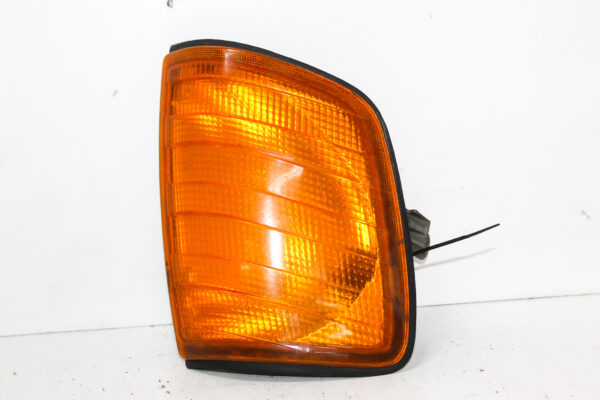 SEÑALERO MERCEDES BENZ W123 DERECHO 1984 al 1995 SR154