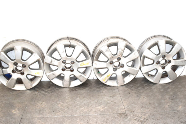 LLANTAS USADAS CHEVROLET MERIVA 15 6 43 4X100 2003 AL 2010
