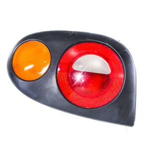 FAROL TRASERO DERECHO SIN PORTA LAMPARA RENAULT MEGANE 1996 al 1999 (con detalle) FAT 138