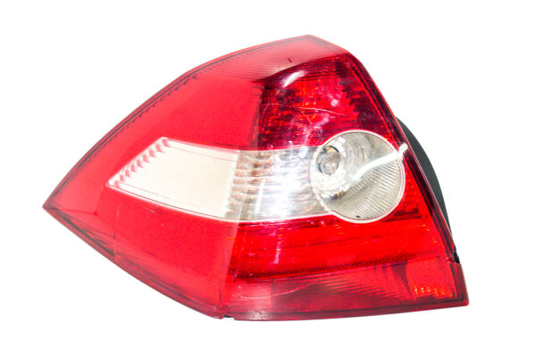 FAROL TRASERO DERECHO CON PORTA LAMPARA RENAULT MEGANE III 2003 al 2007 (con detalle) FAT 164