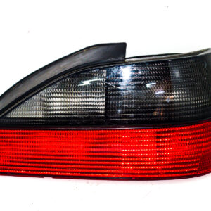 FAROL TRASERO DERECHO CON PORTA LAMPARA PEUGEOT 306 SEDAN I 1994 al 2000 (con detalle) FAT 184
