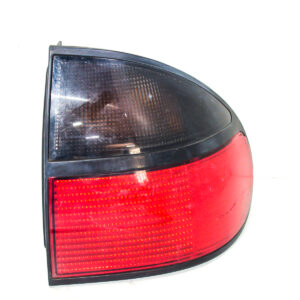 FAROL TRASERO DERECHO CON PORTA LAMPARA RENAULT LAGUNA 1994 al 1997 (con detalle) FAT 185