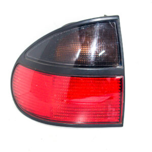 FAROL TRASERO IZQUIERDO CON PORTA LAMPARA RENAULT LAGUNA 1994 al 1997 FAT 210