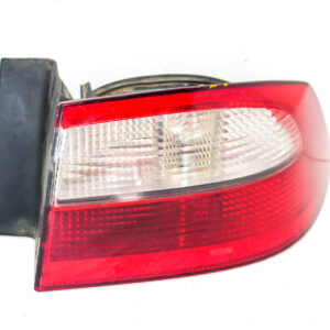 FAROL TRASERO DERECHO CON PORTA LAMPARA RENAULT LAGUNA II 2001 al 2007 FAT 215