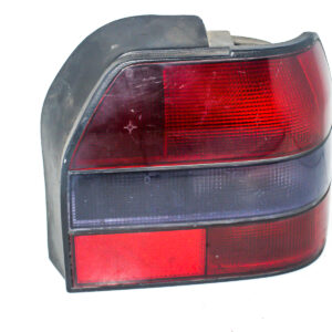 FAROL TRASERO DERECHO CON PORTA LAMPARA RENAULT 19 1991 (con detalle) FAT 243