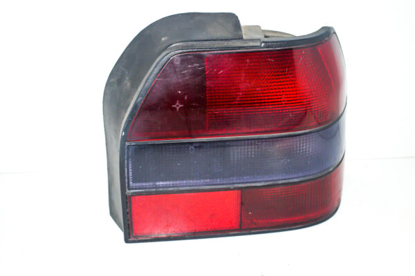 FAROL TRASERO DERECHO CON PORTA LAMPARA RENAULT 19 1991 (con detalle) FAT 243