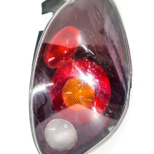 FAROL TRASERO DERECHO CON PORTA LAMPARA FIAT BRAVO 1996 al 2001 (con detalle) FAT 310