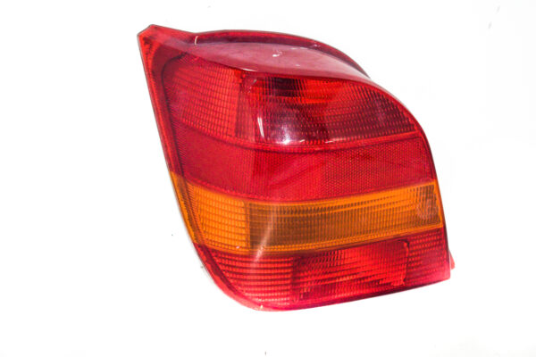 FAROL TRASERO IZQUIERDO CON PORTA LAMPARA FORD FIESTA 1995 al 2008 FAT 324