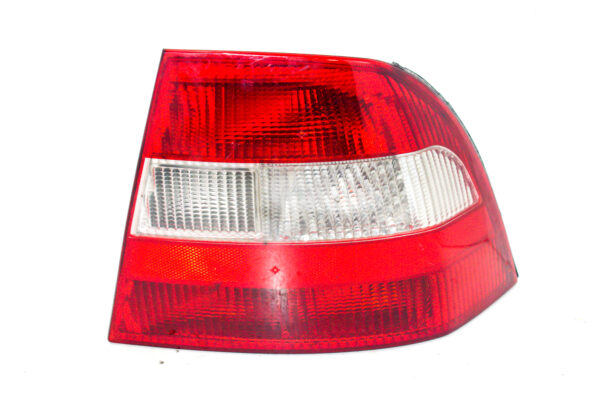 FAROL TRASERO DERECHO CON PORTA LAMPARA CHEVROLET VECTRA B 1995 al 2000 FAT 436