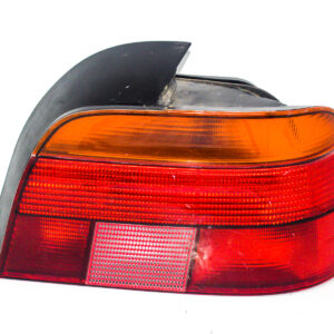 FAROL TRASERO DERECHO CON PORTA LAMPARA BMW E39 1996 al 2003 FAT 502
