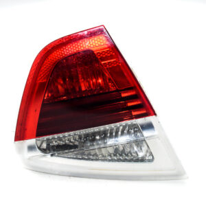 FAROL TRASERO IZQUIERDO CON PORTA LAMPARA BMW E90 TAPA BAUL 2005 al 2012 FAT 518