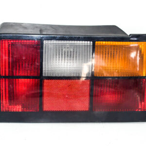FAROL TRASERO DERECHO SIN PORTA LAMPARA VOLVO 460 1988 al 1996 FAT 537