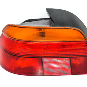 FAROL TRASERO IZQUIERDO CON PORTA LAMPARA BMW E39 1996 al 2003 FAT 561