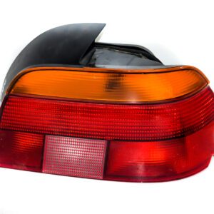 FAROL TRASERO DERECHO CON PORTA LAMPARA BMW E39 1995 al 2004 (con detalle) FAT 564