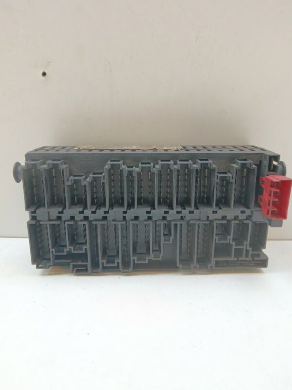 CAJA RELES / FUSIBLES VOLKSWAGEN POLO (9N1) Conceptline DIESEL Motor 1,9 Ltr.  64 CV  [2001 - 2005] 5 Puertas