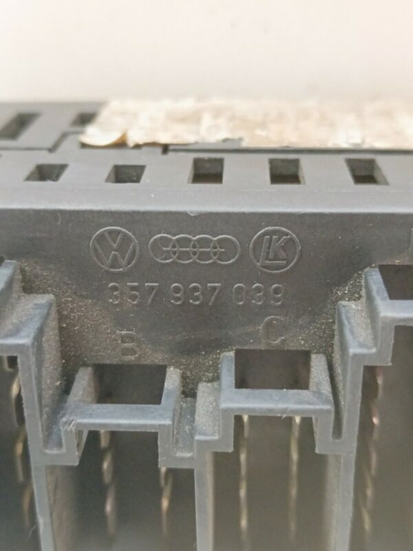 CAJA RELES / FUSIBLES VOLKSWAGEN POLO (9N1) Conceptline DIESEL Motor 1,9 Ltr.  64 CV  [2001 - 2005] 5 Puertas - Imagen 2