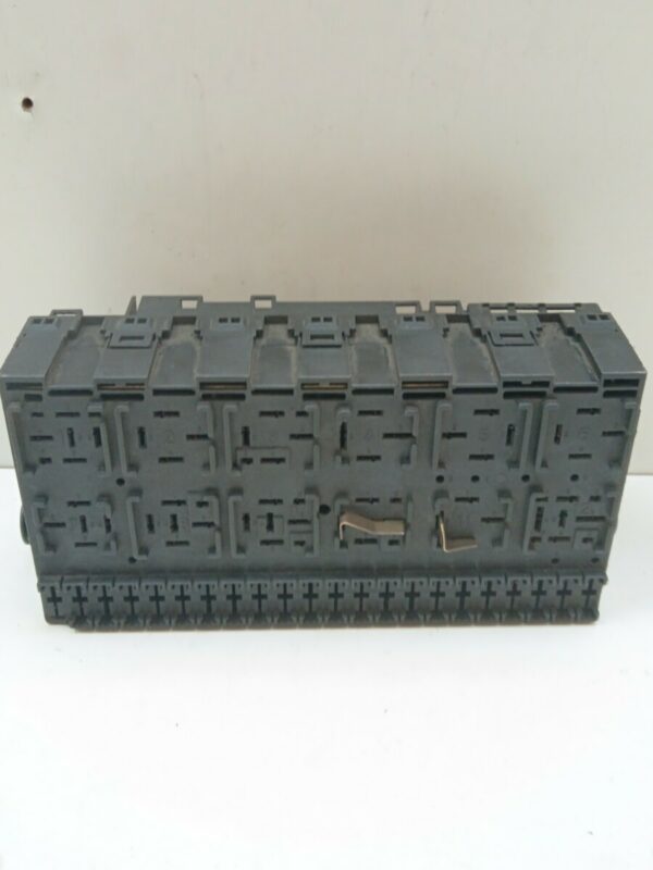 CAJA RELES / FUSIBLES VOLKSWAGEN POLO (9N1) Conceptline DIESEL Motor 1,9 Ltr.  64 CV  [2001 - 2005] 5 Puertas - Imagen 3