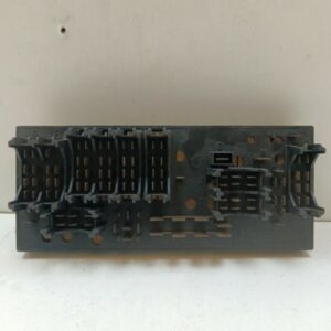 CAJA RELES / FUSIBLES AUDI 100 BERLINA (C4) Europa NAFTA Motor 2,6 Ltr.  150 CV  [1990 - 0] 0 Puertas