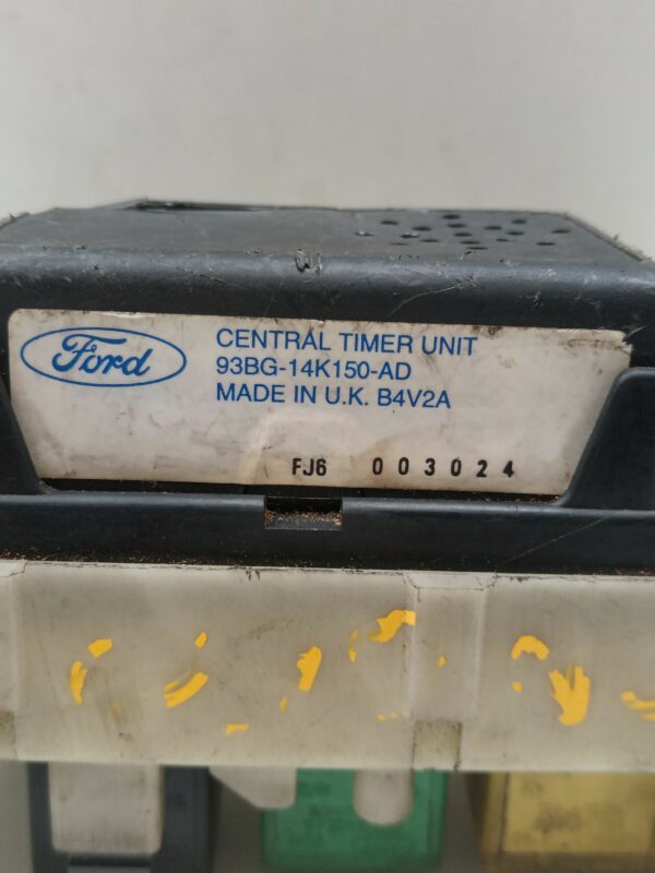 CAJA RELES / FUSIBLES FORD MONDEO BERLINA/FAMILIAR (FD) CLX Berlina NAFTA 95 Motor 1,8 Ltr.  116 CV  [1993 - 1996] 4 Puertas - Imagen 3