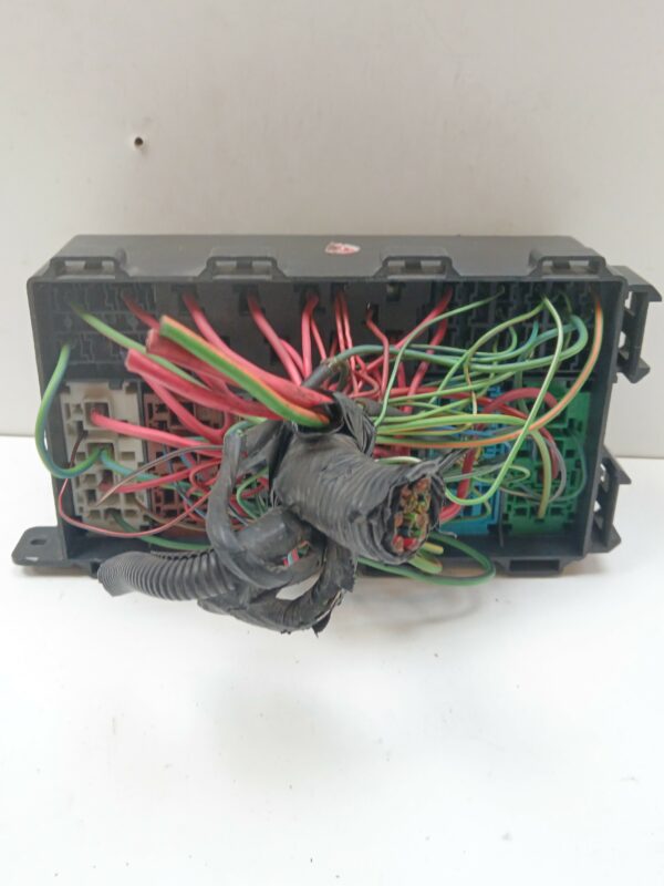 CAJA RELES / FUSIBLES FORD FOCUS BERLINA (CAK) Ghia DIESEL Motor 1,8 Ltr.  116 CV  [1998 - 2004] 4 Puertas - Imagen 2