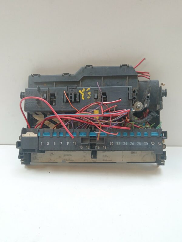 CAJA RELES / FUSIBLES BMW SERIE 3 BERLINA (E46) 320d DIESEL Motor 2,0 Ltr.  136 CV  [1998 - 2006] 4 Puertas