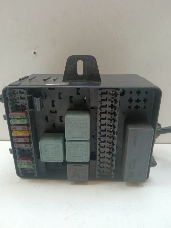 CAJA RELES / FUSIBLES BMW SERIE 3 BERLINA (E30) 324td DIESEL Motor 2,4 Ltr.  116 CV  [1982 - 0] 4 Puertas