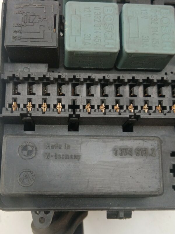 CAJA RELES / FUSIBLES BMW SERIE 3 BERLINA (E30) 324td DIESEL Motor 2,4 Ltr.  116 CV  [1982 - 0] 4 Puertas - Imagen 2