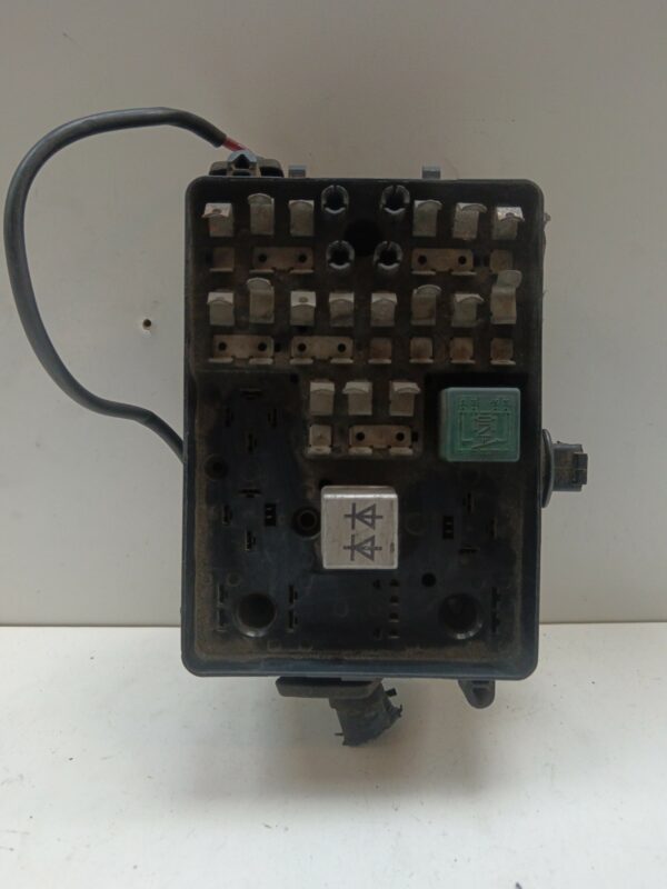 CAJA RELES / FUSIBLES BMW SERIE 3 BERLINA (E30) 324td DIESEL Motor 2,4 Ltr.  116 CV  [1982 - 0] 4 Puertas