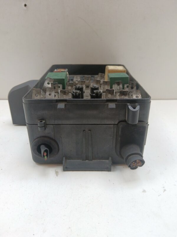 CAJA RELES / FUSIBLES BMW SERIE 3 BERLINA (E30) 324td DIESEL Motor 2,4 Ltr.  116 CV  [1982 - 0] 4 Puertas - Imagen 3