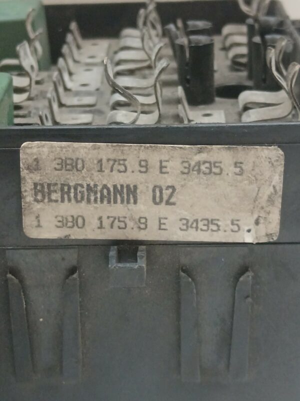 CAJA RELES / FUSIBLES BMW SERIE 3 BERLINA (E30) 324td DIESEL Motor 2,4 Ltr.  116 CV  [1982 - 0] 4 Puertas - Imagen 4