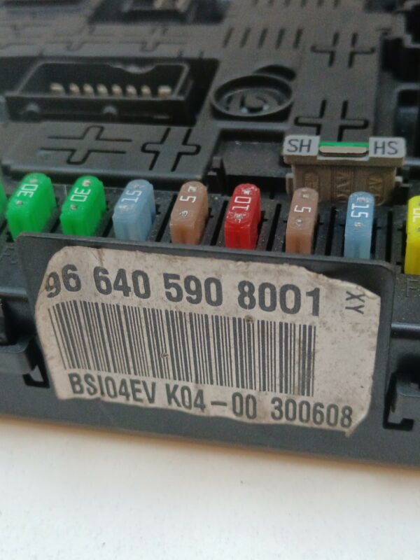 CAJA RELES / FUSIBLES / MODULO BSI PEUGEOT 308 Access DIESEL Motor 1,6 Ltr.  99 CV  [2013 - 2021] 5 Puertas - Imagen 4