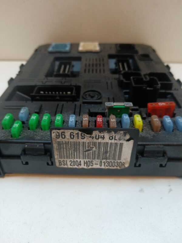 CAJA RELES / FUSIBLES / MODULO BSI PEUGEOT 307 BREAK / SW (S1) SW PACK DIESEL Motor 1,6 Ltr.  109 CV  [2002 - 2005] 5 Puertas - Imagen 2