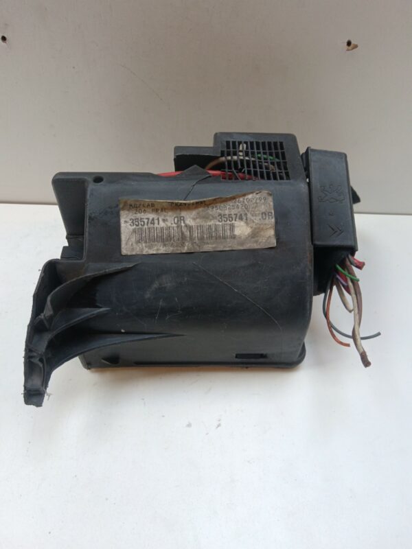 CAJA RELES / FUSIBLES PEUGEOT 206 BERLINA X-Line DIESEL Motor 1,4 Ltr.  68 CV  [1998 - 2010] 5 Puertas - Imagen 4