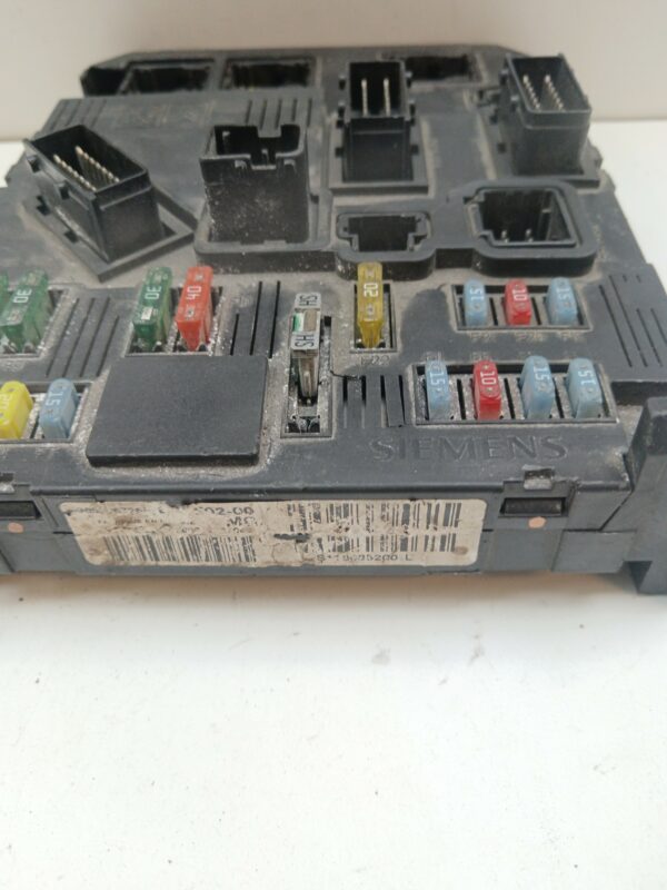 CAJA RELES / FUSIBLES / MODULO BSI CITROEN C2 Furio NAFTA 95 Motor 1,4 Ltr.  73 CV  [2003 - 2010] 3 Puertas - Imagen 2