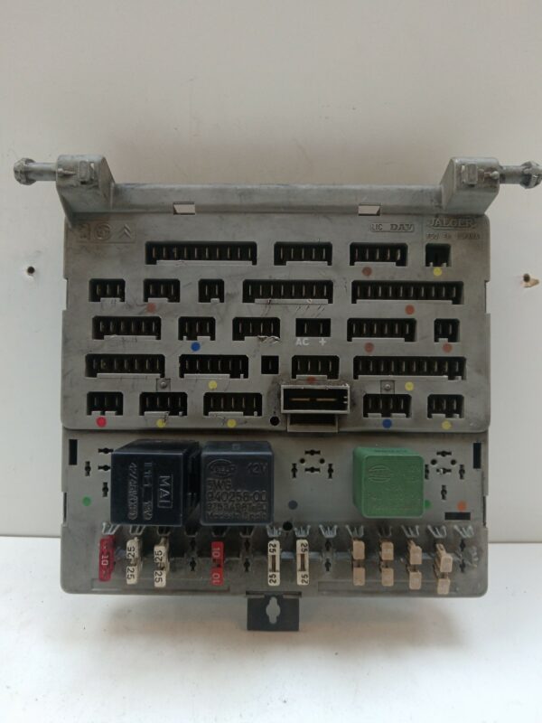 CAJA RELES / FUSIBLES PEUGEOT 205 BERLINA 1.8 D Generation DIESEL Motor 1,8 Ltr.  58 CV  [1983 - 1998] 3 Puertas