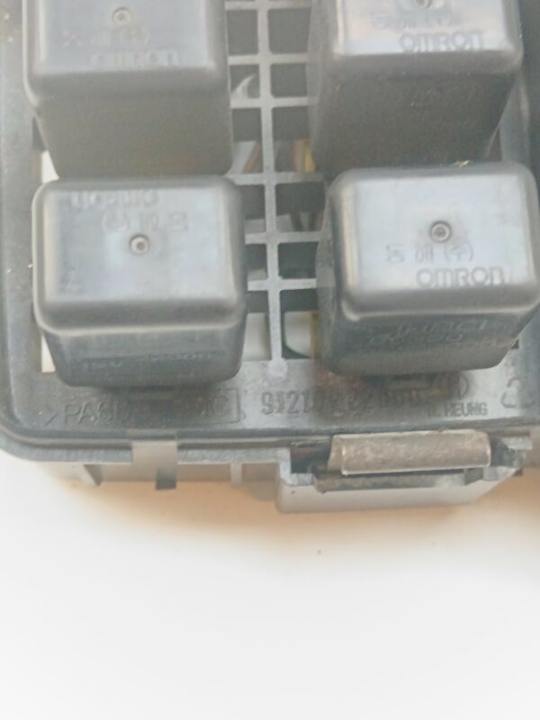 CAJA RELES / FUSIBLES HYUNDAI ACCENT (X3) 1.3 GLS Automático NAFTA Motor 1,3 Ltr.  84 CV  [1994 - 1997] 5 Puertas - Imagen 3