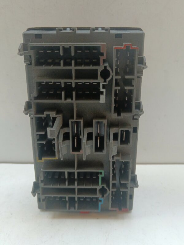CAJA RELES / FUSIBLES PEUGEOT 306 BERLINA 4 PUERTAS (S1) Style D DIESEL Motor 1,9 Ltr.  68 CV  [1994 - 1997] 4 Puertas - Imagen 2