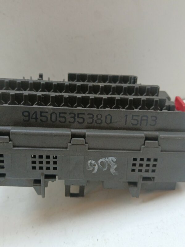CAJA RELES / FUSIBLES PEUGEOT 306 BERLINA 4 PUERTAS (S1) Style D DIESEL Motor 1,9 Ltr.  68 CV  [1994 - 1997] 4 Puertas - Imagen 3
