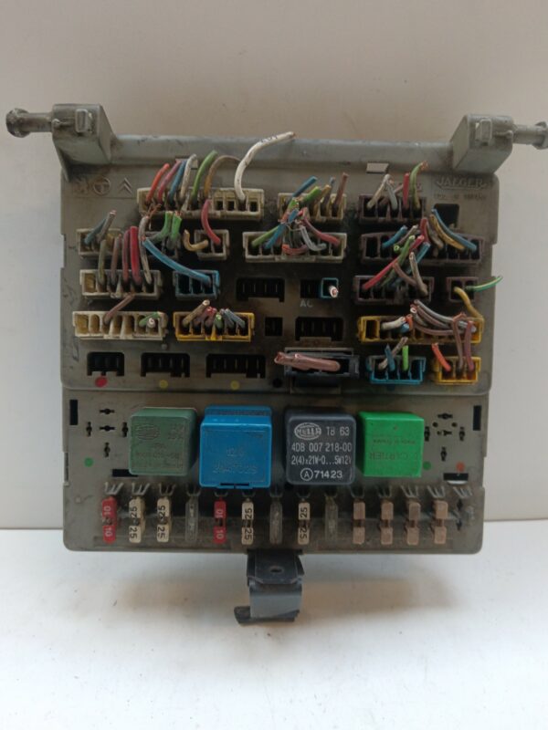 CAJA RELES / FUSIBLES PEUGEOT 205 BERLINA 1.3 CC GASOLINA 1.3 CARBURACION MOTOR TALBOT 47 CV  [1983 - 1998] 3 Puertas