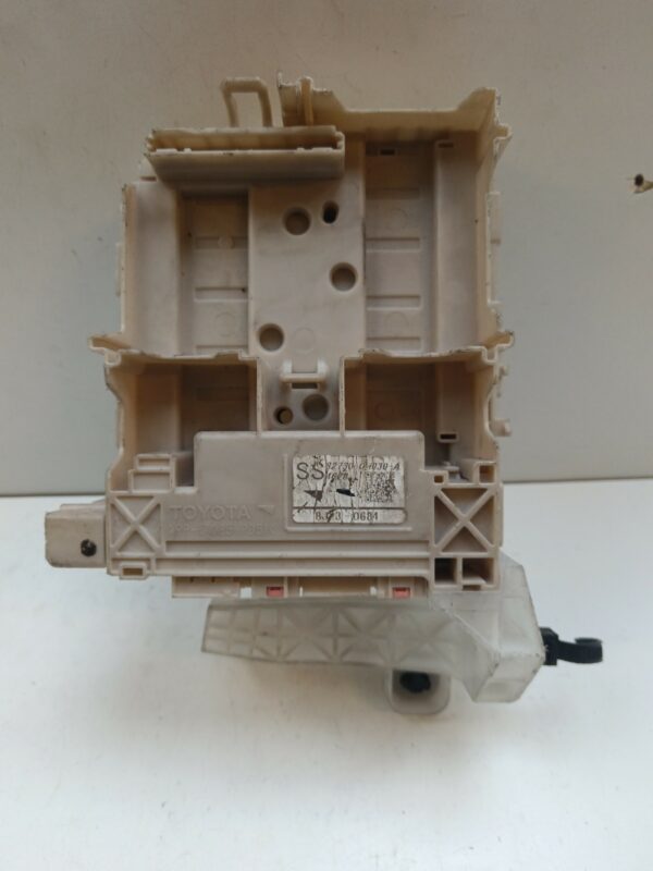 CAJA RELES / FUSIBLES CITROEN C1 SX NAFTA 95 Motor 1,0 Ltr.  68 CV  [2005 - 2014] 5 Puertas - Imagen 2