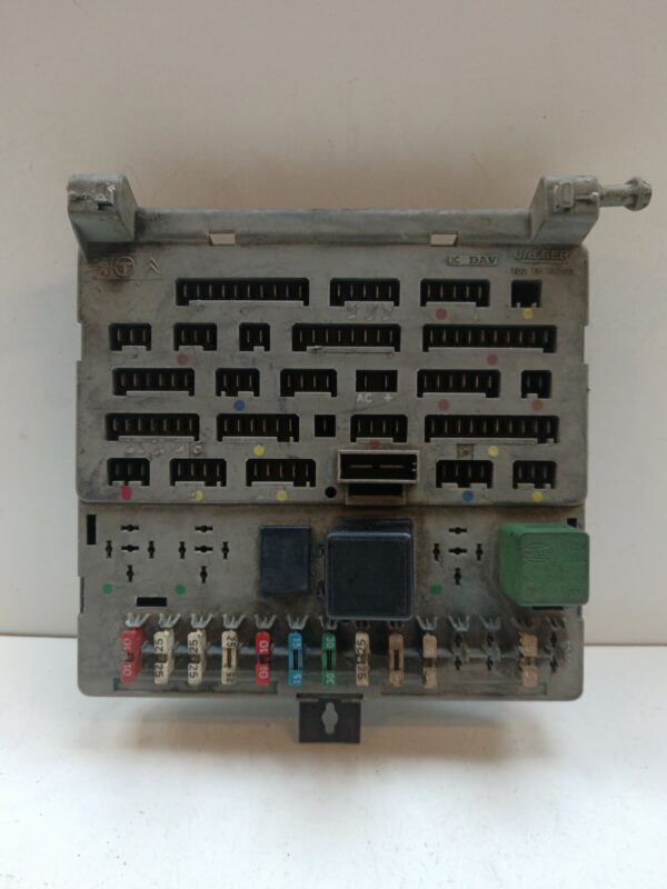 CAJA RELES / FUSIBLES / MODULO BSI PEUGEOT 309 Vital DIESEL Motor 1,9 Ltr.  64 CV  [1986 - 0] 5 Puertas