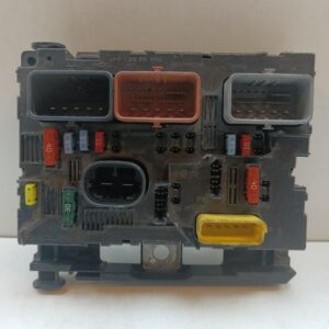 CAJA RELES / FUSIBLES / MODULO BSM CITROEN C4 BERLINA Exclusive NAFTA 95 Motor 1,6 Ltr.  109 CV  [2004 - 2011] 5 Puertas