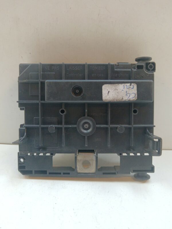 CAJA RELES / FUSIBLES / MODULO BSM CITROEN C4 BERLINA Exclusive NAFTA 95 Motor 1,6 Ltr.  109 CV  [2004 - 2011] 5 Puertas - Imagen 2