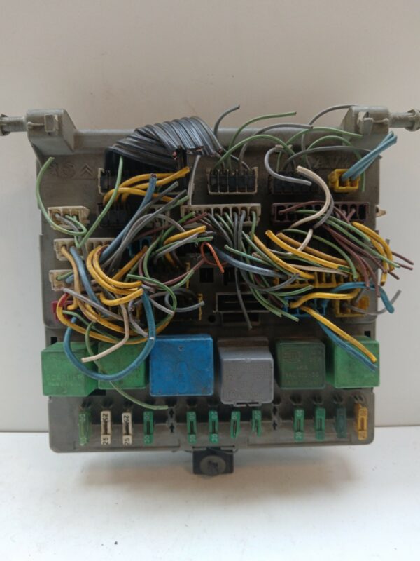 CAJA RELES / FUSIBLES PEUGEOT 205 BERLINA XAD / XAD Multi DIESEL Motor 1,8 Ltr.  60 CV  [1983 - 1998] 3 Puertas