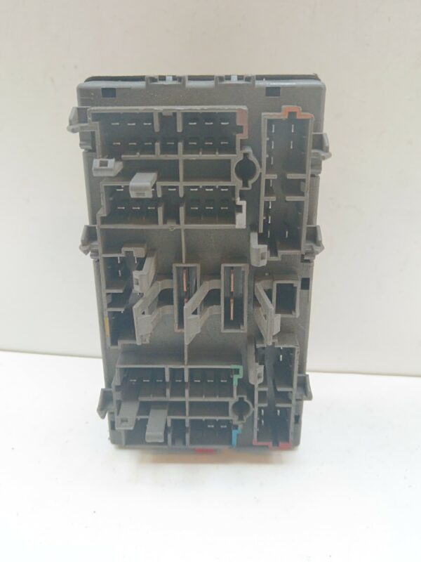 CAJA RELES / FUSIBLES PEUGEOT 306 BERLINA 4 PUERTAS (S1) Style D DIESEL Motor 1,9 Ltr.  68 CV  [1994 - 1997] 4 Puertas - Imagen 2