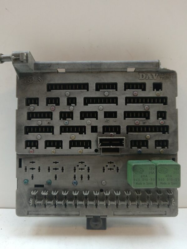 CAJA RELES / FUSIBLES PEUGEOT 205 BERLINA XAD / XAD Multi DIESEL Motor 1,8 Ltr.  60 CV  [1983 - 1998] 3 Puertas