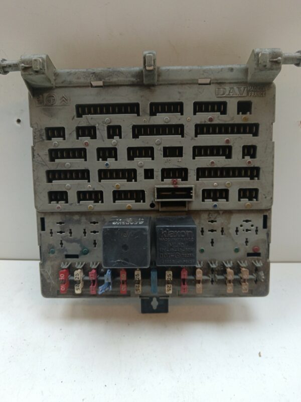 CAJA RELES / FUSIBLES PEUGEOT 205 BERLINA XAD / XAD Multi DIESEL Motor 1,8 Ltr.  60 CV  [1983 - 1998] 3 Puertas