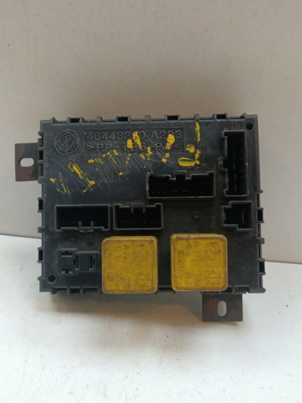 CAJA RELES / FUSIBLES FIAT BRAVA (182) TD 75 S DIESEL Motor 1,9 Ltr.  75 CV  [1995 - 2002] 5 Puertas - Imagen 2