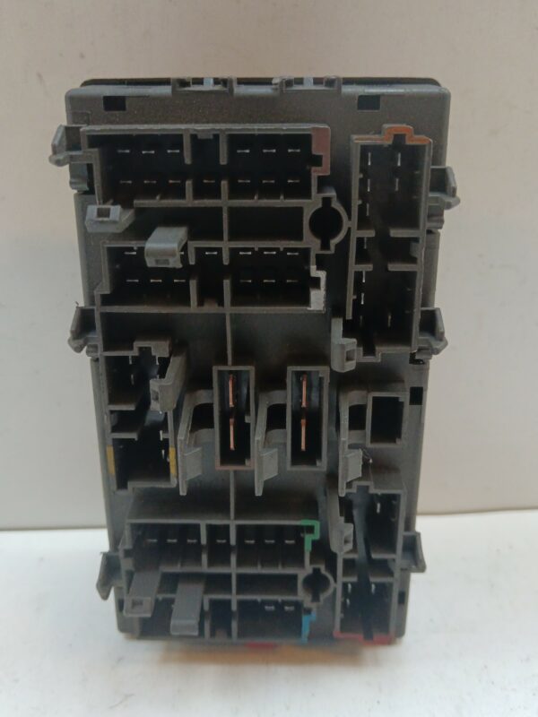 CAJA RELES / FUSIBLES PEUGEOT 306 BERLINA 4 PUERTAS (S1) Style D DIESEL Motor 1,9 Ltr.  68 CV  [1994 - 1997] 4 Puertas - Imagen 2