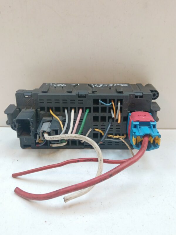 CAJA RELES / FUSIBLES PEUGEOT 205 BERLINA GENERATION GASOIL DIESEL 58 CV  [1983 - 1998] 3 Puertas - Imagen 3